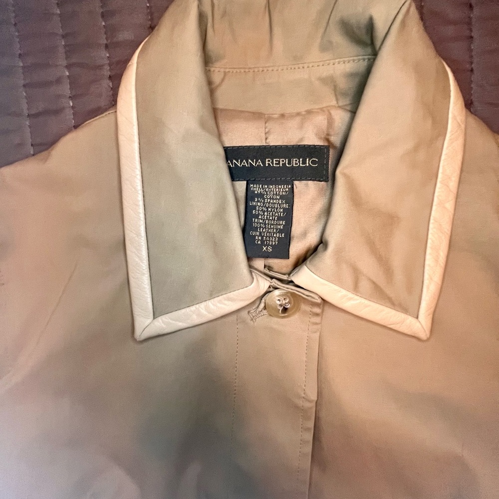 Beautiful Banana Republic leather trimmed jacket